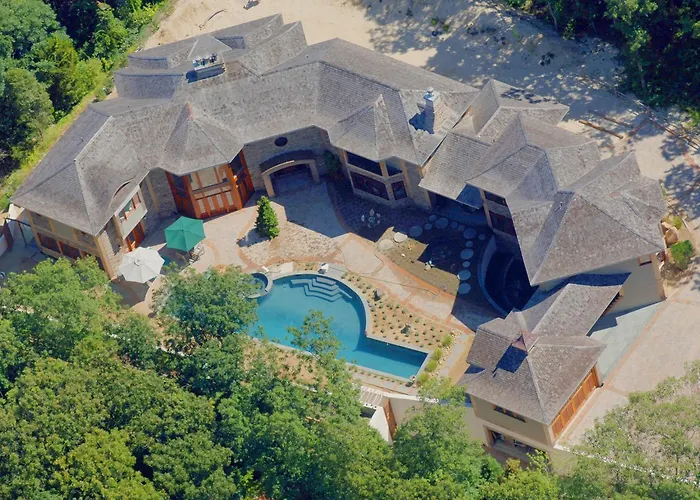 East Hampton Art House Bed&Breakfast