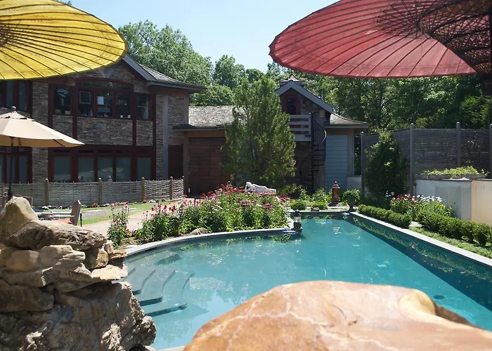 East Hampton Art House Bed&Breakfast